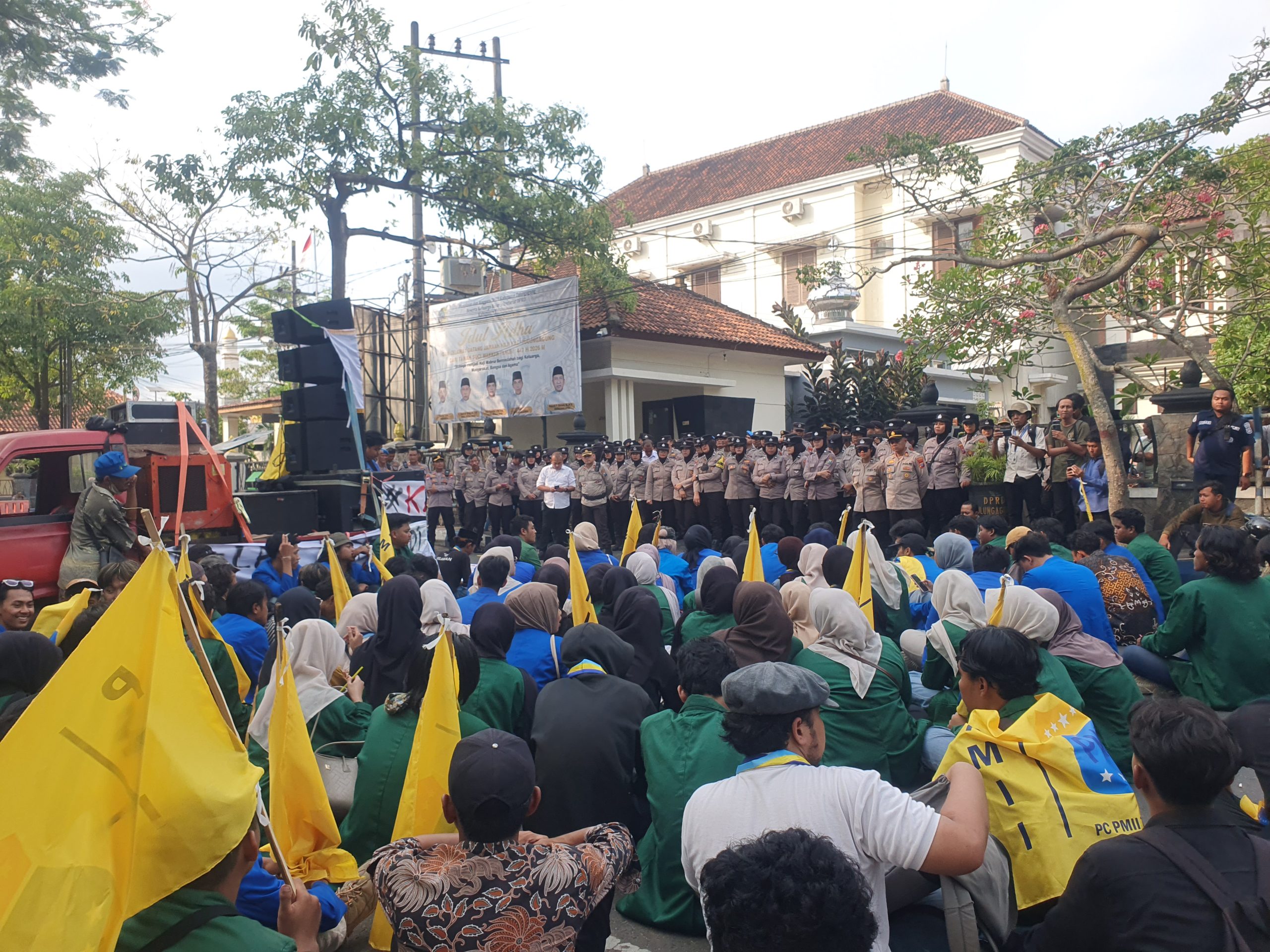 Aliansi Mahasiswa Tulungagung Gelar Aksi di DPRD, Soroti Dampak Pemadaman Listrik dan Tuntut Kompensasi