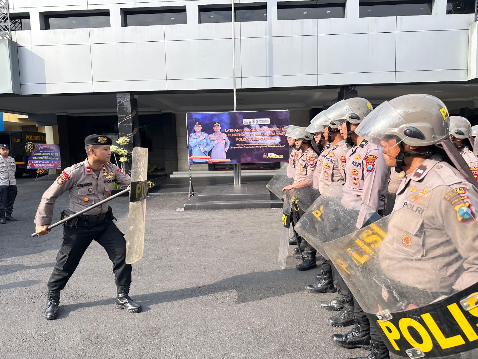 Polres Tulungagung Asah Kemampuan Personel Lewat Latihan Dalmas, Tingkatkan Kesiapsiagaan Pengamanan