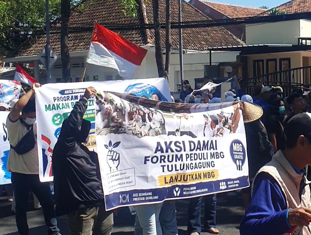 Ribuan Warga di Tulungagung Gelar Aksi Damai, Desak Program MBG Segera Beroperasi Kembali
