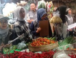 Bulan Suro, Harga Timun di Kediri Merosot hingga Rp1.000 per Kilogram