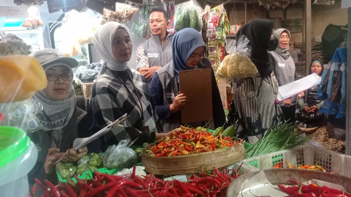 Bulan Suro, Harga Timun di Kediri Merosot hingga Rp1.000 per Kilogram