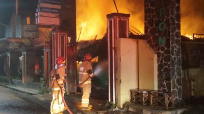 Diduga Akibat Korsleting Listrik, Puskesmas Tiron Kediri Terbakar, Kerugian Capai Rp1 Miliar