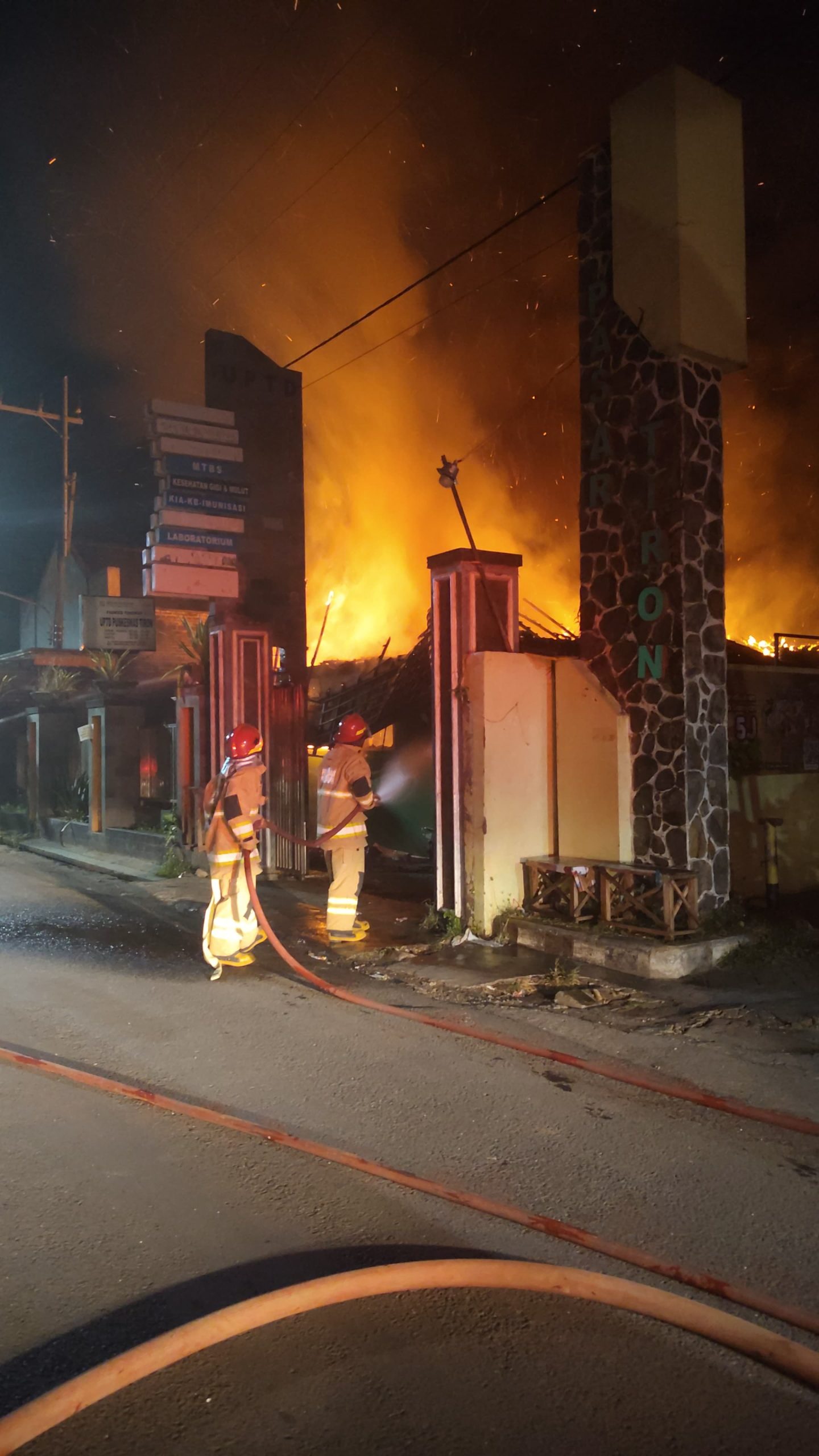 Diduga Akibat Korsleting Listrik, Puskesmas Tiron Kediri Terbakar, Kerugian Capai Rp1 Miliar