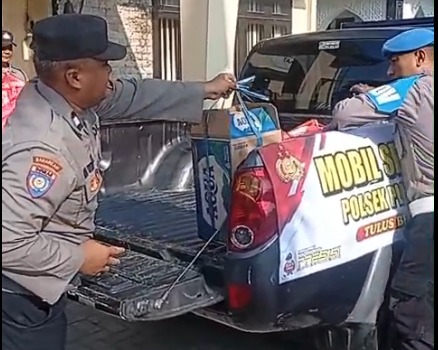 Mobil Senyum Polsek Plemahan Bagikan 150 Paket Bingkisan untuk Warga Desa Bogo