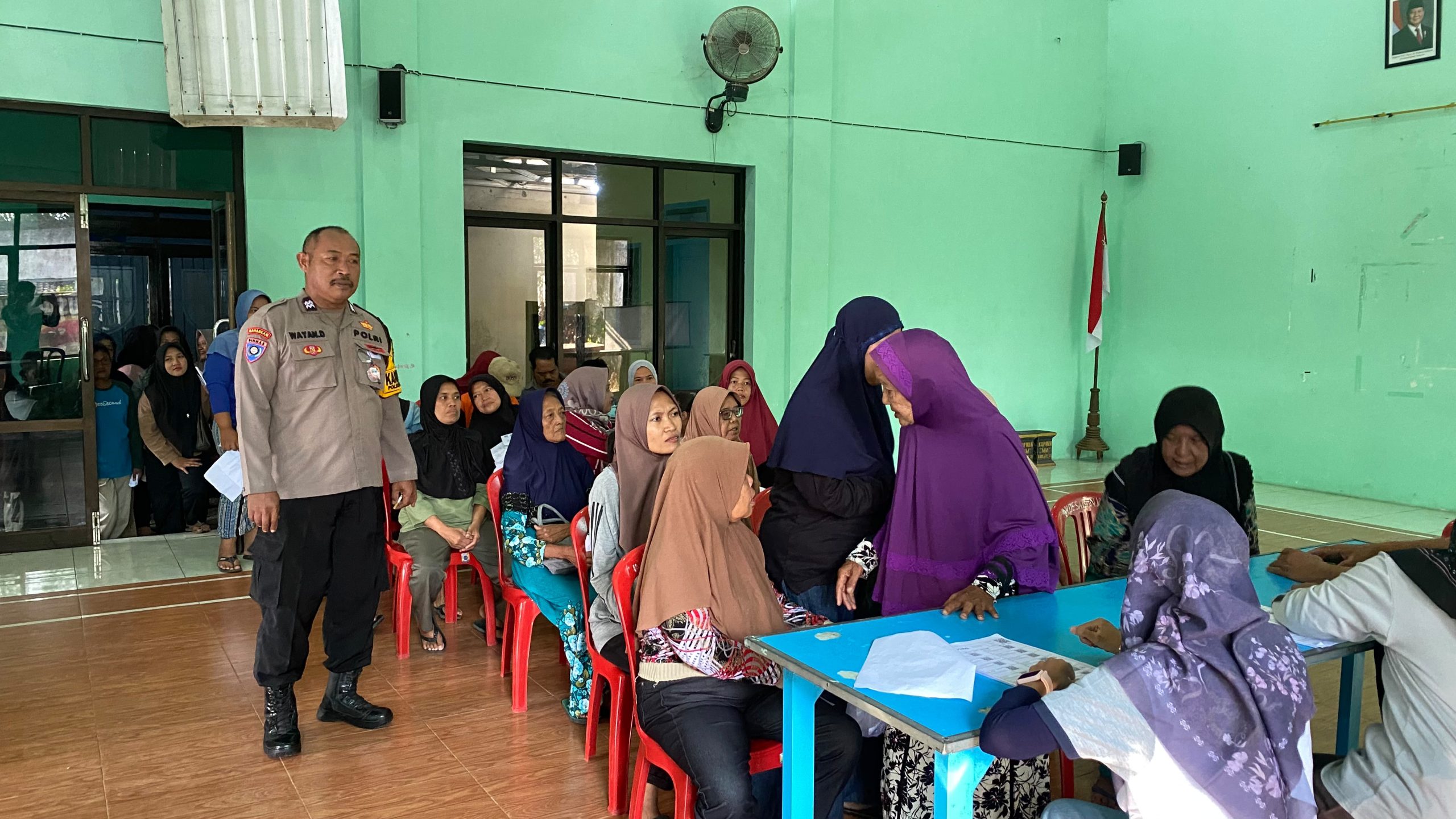 665 KPM Desa Banjarejo Ngadiluwih Terima Bantuan Pangan dari Pemerintah