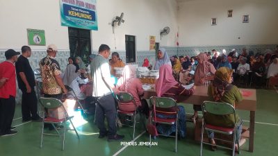 890 KPM Desa Jemekan Terima Bantuan Pangan dari Pemerintah