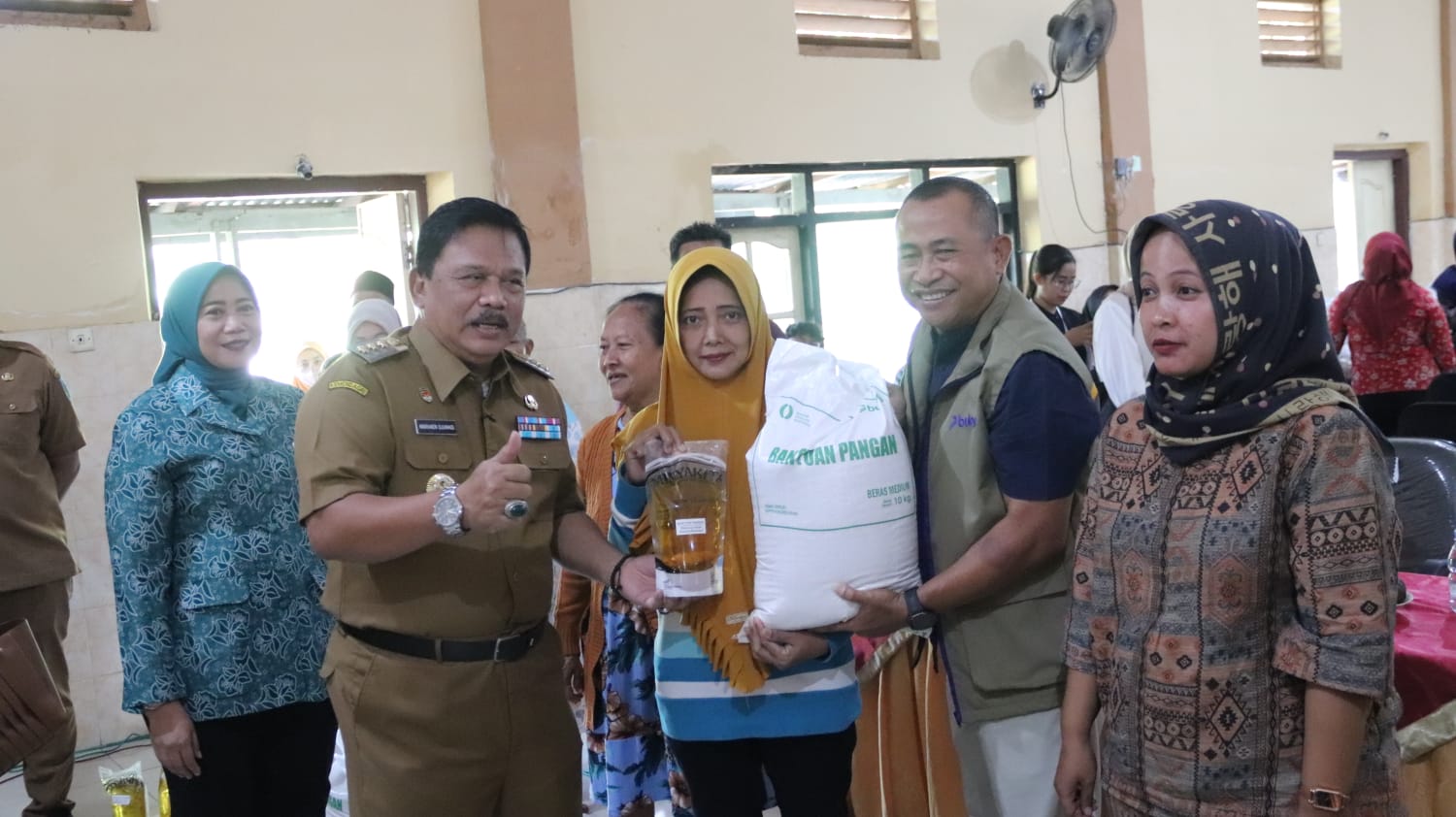 Ribuan Warga Desa Begadung Terima Bantuan Pangan, Bulog Kediri Pastikan Kualitas Beras Terjaga