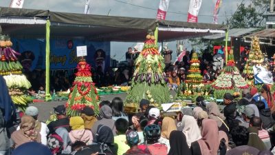 Ribuan Warga Padati Larung Sesaji Gunung Kelud, Tradisi Sakral Sekaligus Magnet Wisata Budaya Kediri