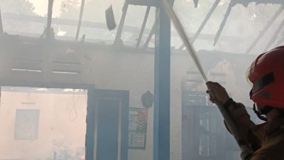Diduga Akibat Korsleting Listrik, Rumah Warga di Kras Ludes Terbakar