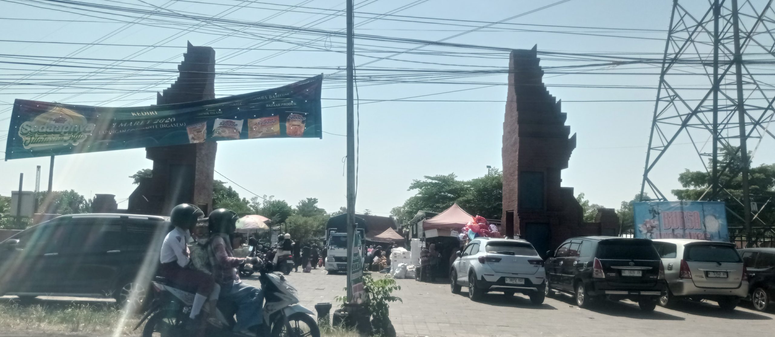 Libur Long Weekend, Kawasan Simpang Lima Gumul Dipadati Wisatawan