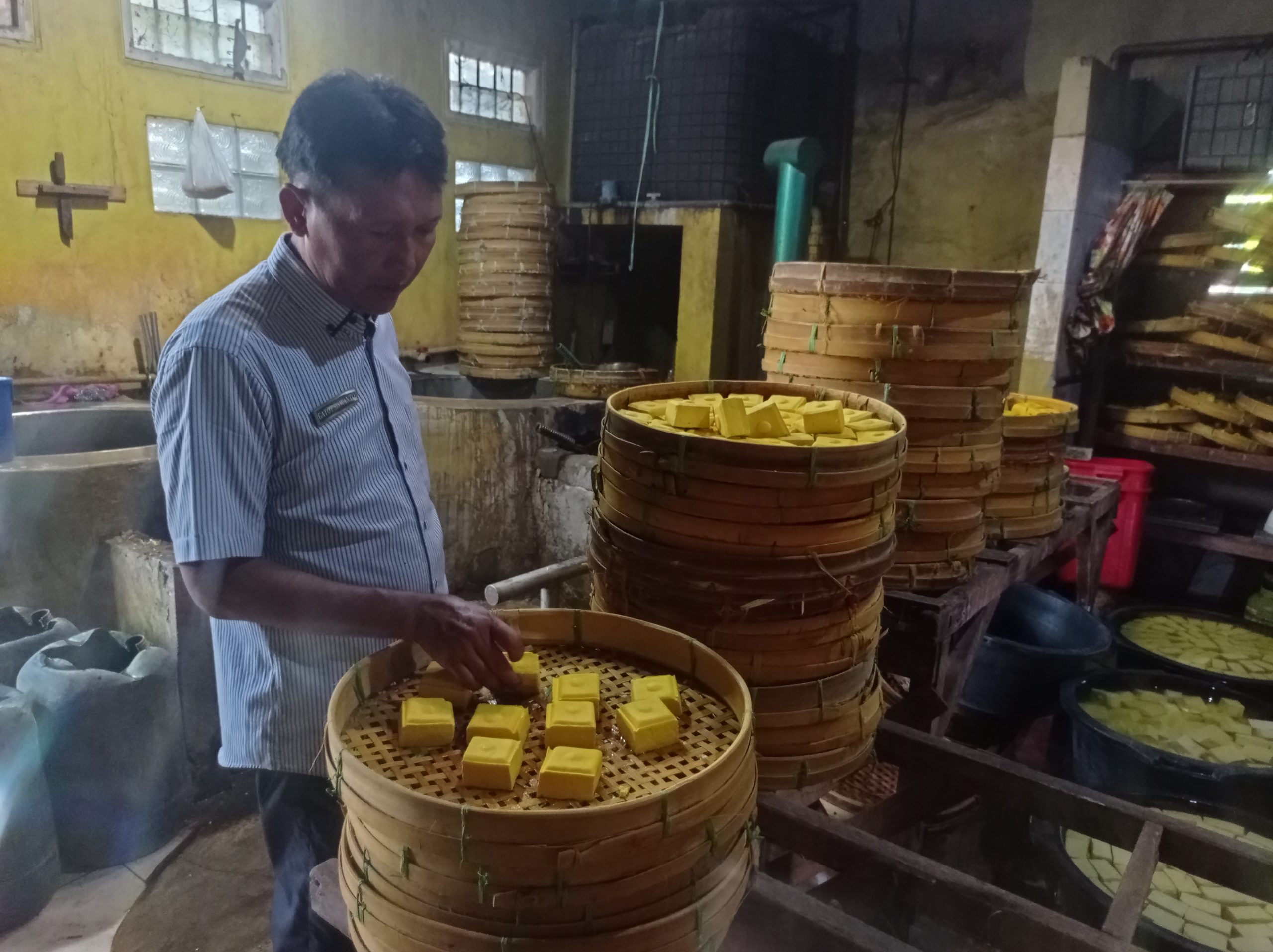 Harga Kedelai Impor Naik, Produsen Tahu Kuning Kediri Tetap Pertahankan Harga Jual