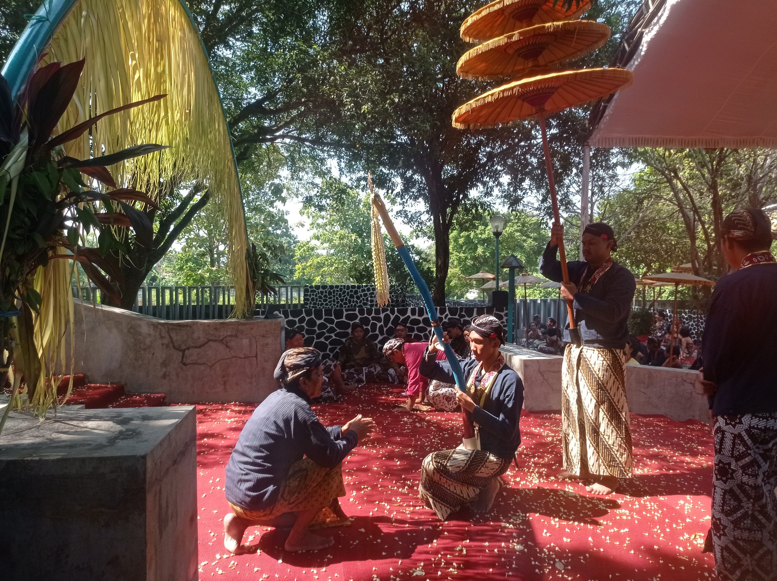 Perayaan 1 Suro di Pamuksan Sri Aji Jayabaya Berlangsung Sakral, Ribuan Warga Ikuti Kirab Agung