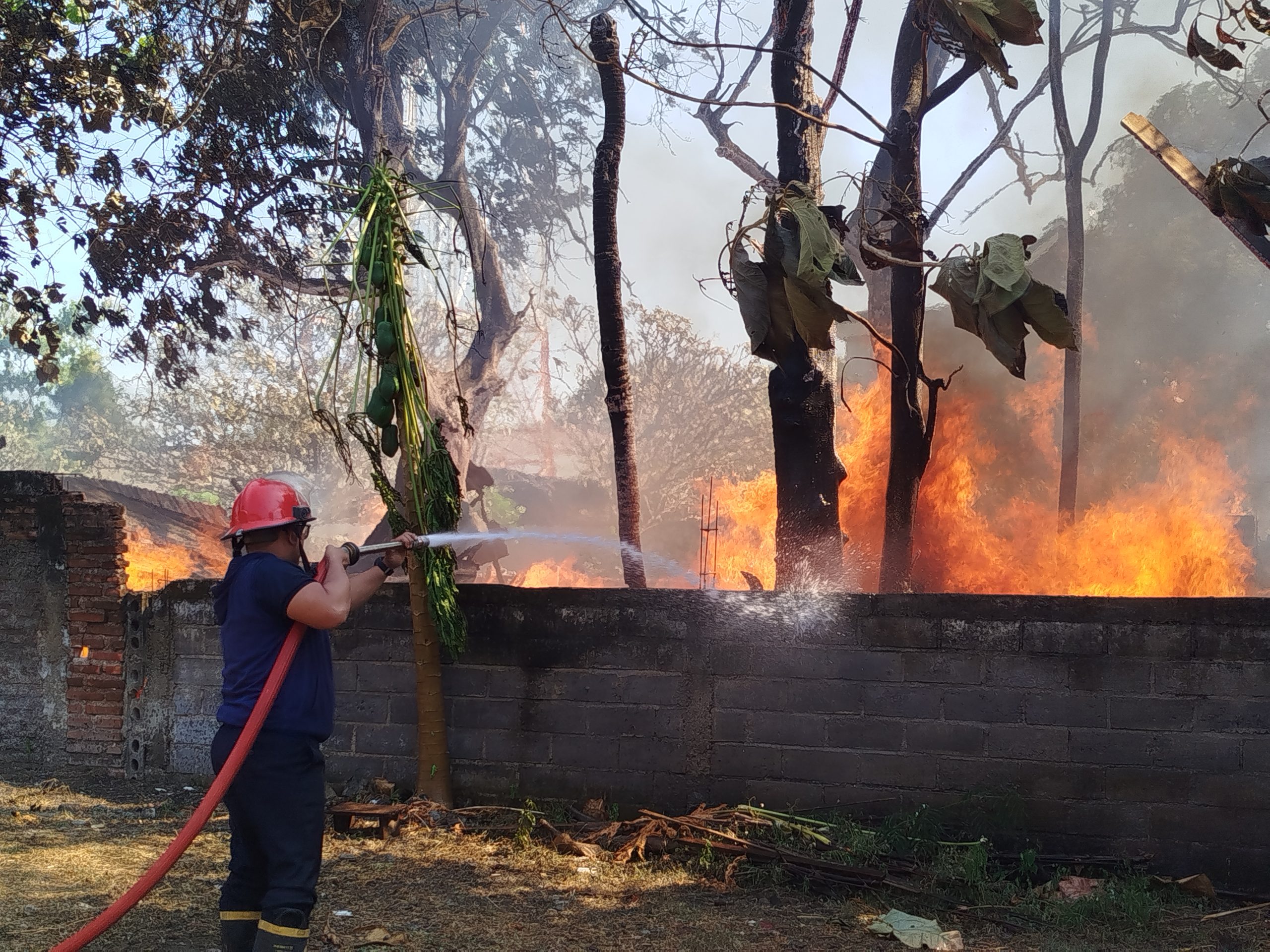 Gudang Mebel di Ponorogo Hangus Terbakar, Petugas Damkar Sempat Kesulitan Padamkan Api