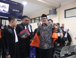 Sidang perdana perkara dugaan korupsi CSR Kota Madiun, Mantan Wali Kota Maidi Didampingi 6 Penasehat Hukum