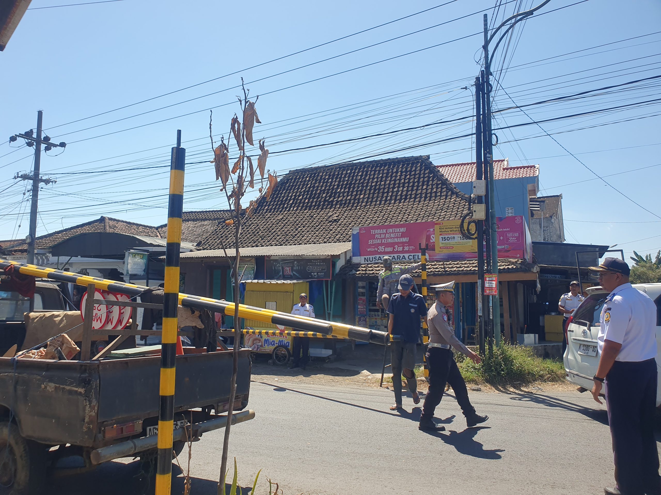 Cegah Truk Bertonase Besar Melintas, Jalur Alternatif di Tulungagung Dipasangi Portal