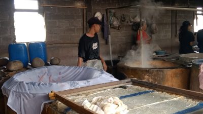 Melemahnya Nilai Tukar Rupiah Berdampak pada Produsen Tahu di Tulungagung, Ukuran Produk Terpaksa Diperkecil