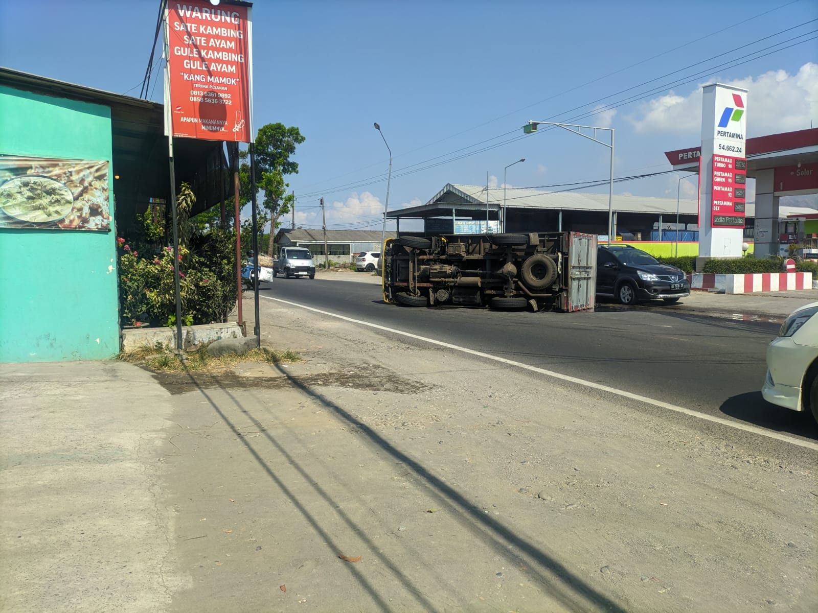 Truk Terguling di Jalur Tulungagung–Trenggalek, Sopir Dilarikan ke RS