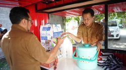 Mas Dhito Salurkan Bantuan Usaha untuk Keluarga Nenek Sholikah di Kandat