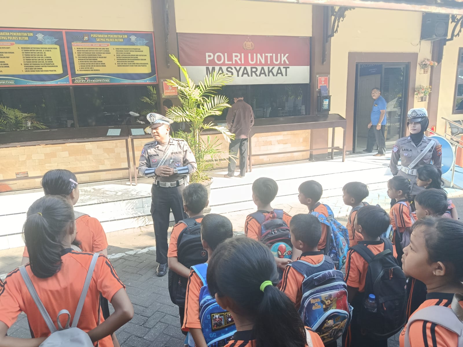 Satlantas Polres Blitar Tanamkan Budaya Tertib Lalu Lintas Melalui Program Polisi Sahabat Anak