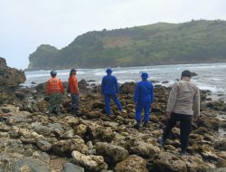 Pencarian Santriwati Korban Terseret Ombak di Pantai Pangi Belum Membuahkan Hasil, Tim Sisir Radius 3 Kilometer