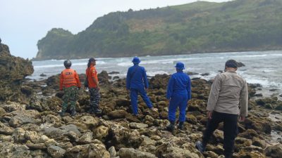 Pencarian Santriwati Korban Terseret Ombak di Pantai Pangi Belum Membuahkan Hasil, Tim Sisir Radius 3 Kilometer