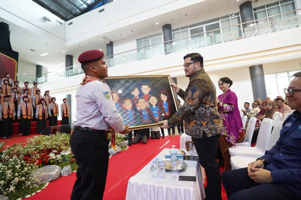 Kemensos Puji Mas Dhito, Angkatan Pertama SMA Boarding School Rangking 1 Lolos PTN