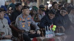 Hadiri Larung Sesaji Pantai Serang, Kapolres Blitar Tegaskan Komitmen Jaga Keamanan Tradisi Budaya
