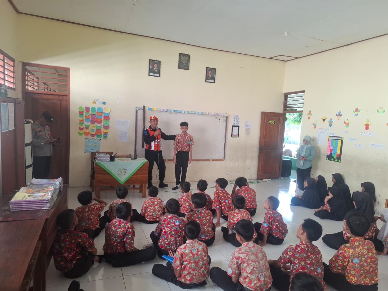 KAI Edukasi 566 Siswa dan Guru di Madiun-Kediri tentang Keselamatan Jalur Kereta Api