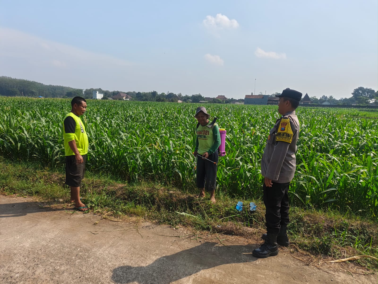 Bhabinkamtibmas Kembangarum Sambangi Petani Jagung, Perkuat Dukungan Ketahanan Pangan Nasional