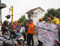 KAI Daop 7 Gandeng Railfans Edukasi Keselamatan Perlintasan Sebidang di Blitar