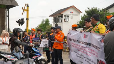 KAI Daop 7 Gandeng Railfans Edukasi Keselamatan Perlintasan Sebidang di Blitar