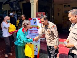 Sambut Hari Bhayangkara ke-80, Polsek Talun Salurkan Bantuan Sembako untuk Warga