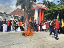 Mahasiswa Gelar Aksi di DPRD Kabupaten Blitar, Tuntut Evaluasi Program dan Perhatian terhadap Kesejahteraan Rakyat