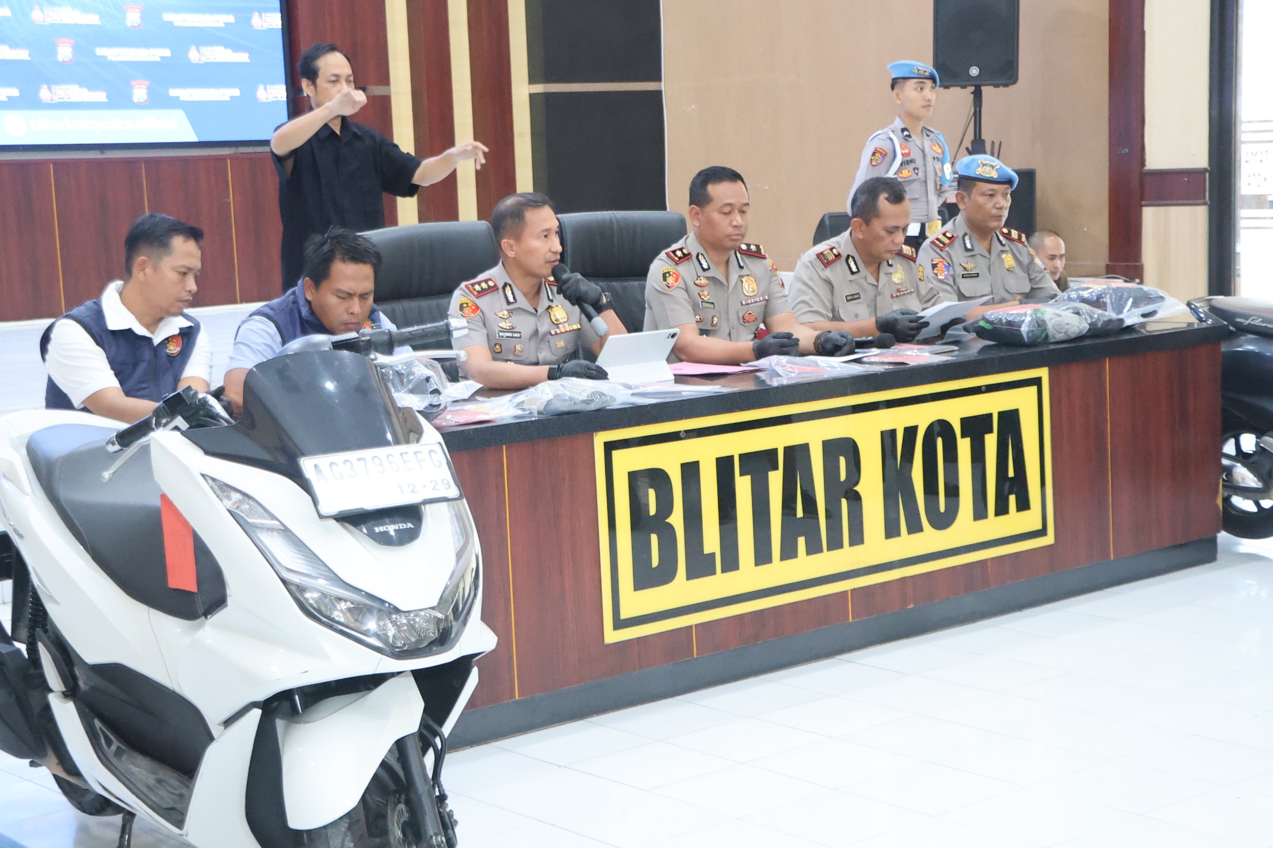 Polisi Bekuk Komplotan Perampok Spesialis Alfamart, Gasak Uang Puluhan Juta Rupiah