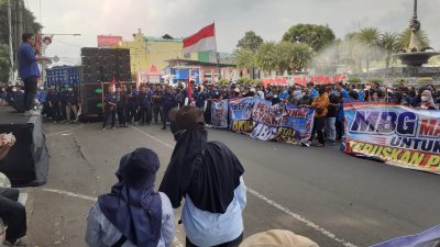 Ratusan Relawan SPPG Gelar Apel Akbar di Blitar, Nyatakan Dukungan agar Program MBG Tetap Berlanjut
