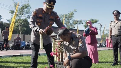 Personel Polres Blitar Terima Kenaikan Pangkat, Kapolres Tekankan Profesionalisme dan Tanggung Jawab