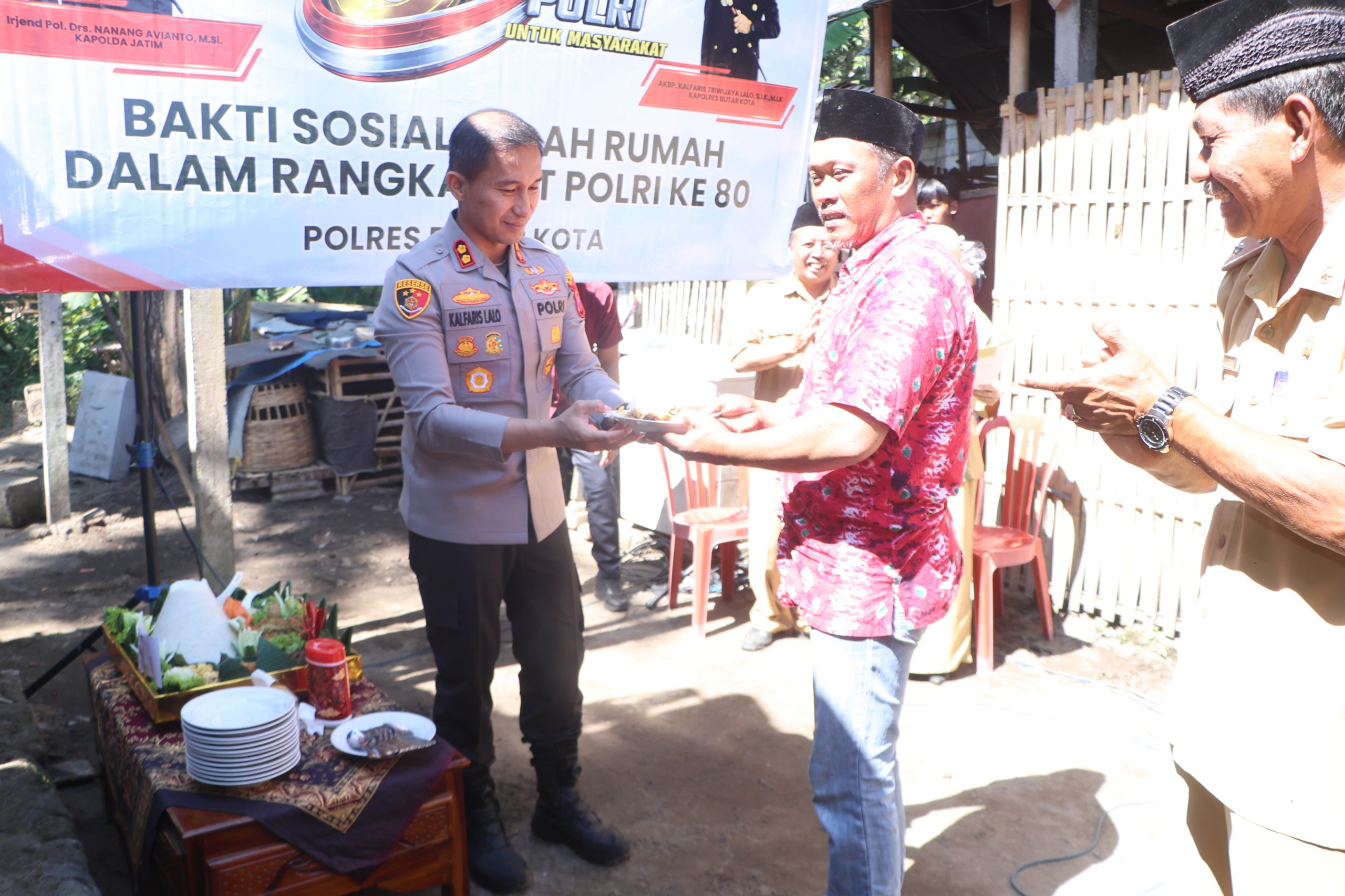 Peringati Hari Bhayangkara ke-80, Polres Blitar Kota Bedah Rumah Warga Kurang Mampu