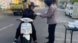Jumat Berkah, Polsek Kediri Kota Ajak Pengemudi Ojol dan Tukang Becak Sarapan Bersama Sambil Sosialisasikan Kamtibmas
