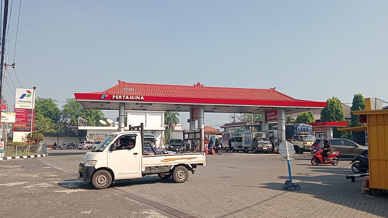 Harga Pertamax Tembus Rp16.250 per Liter, SPBU di Jombang Sepi Pengguna dan Warga Beralih ke Pertalite