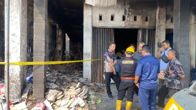 Polres Lamongan Gandeng Tim Labfor Polda Jatim Selidiki Penyebab Kebakaran Pasar Agrobis Babat