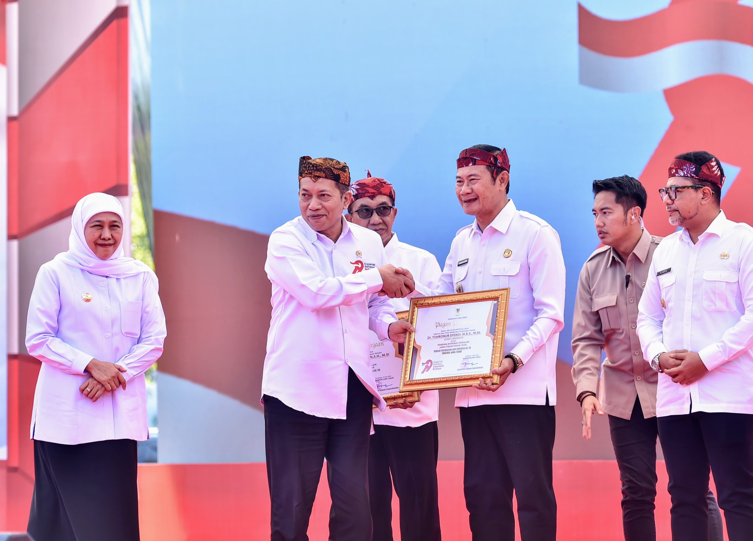 Bupati Lamongan Raih Penghargaan Pembina Koperasi Andalan Jatim 2026, Bukti Komitmen Majukan UMKM dan Koperasi