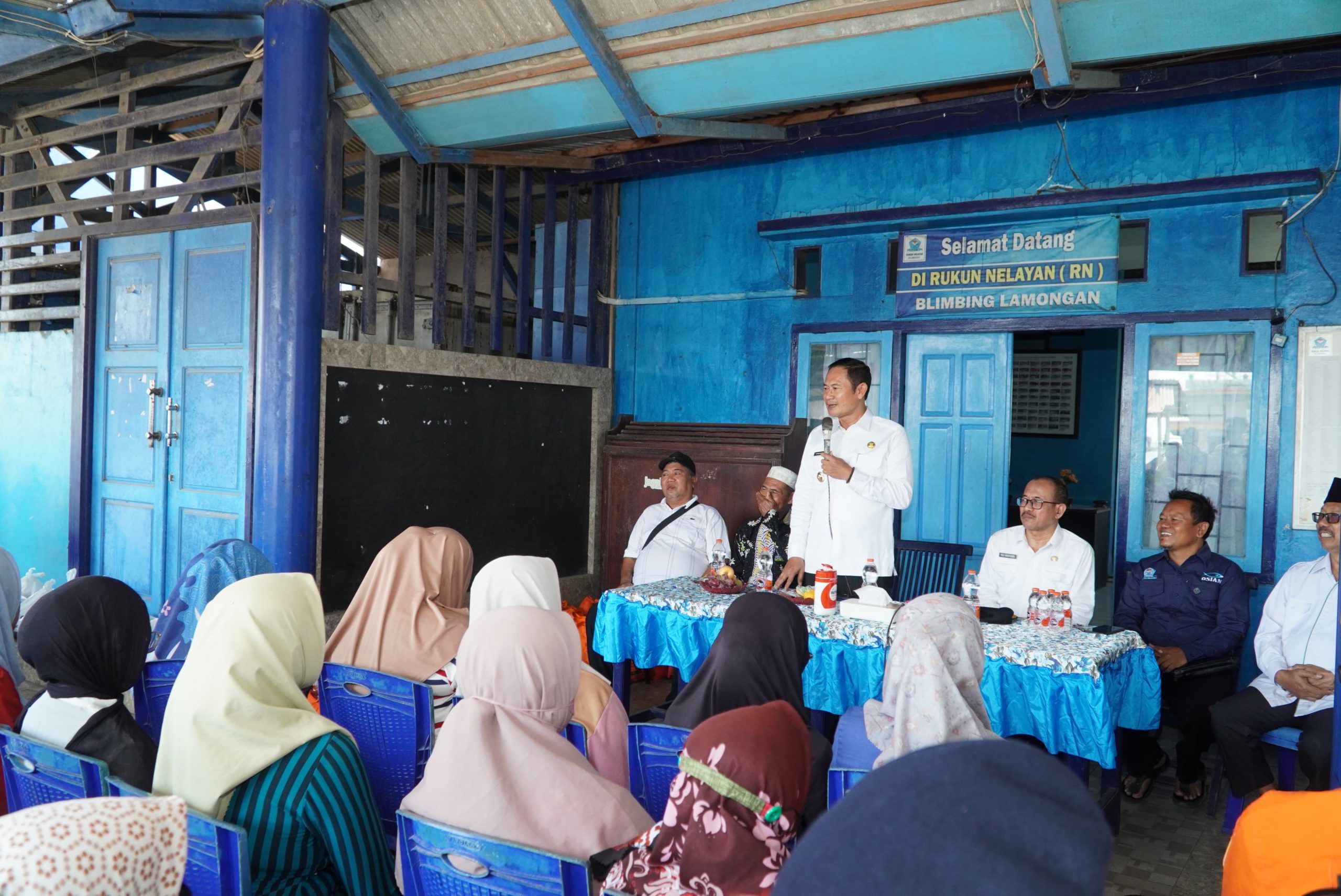 Bupati Lamongan Temui Keluarga ABK KMN Entok, Pastikan Pencarian Korban Terus Berlanjut