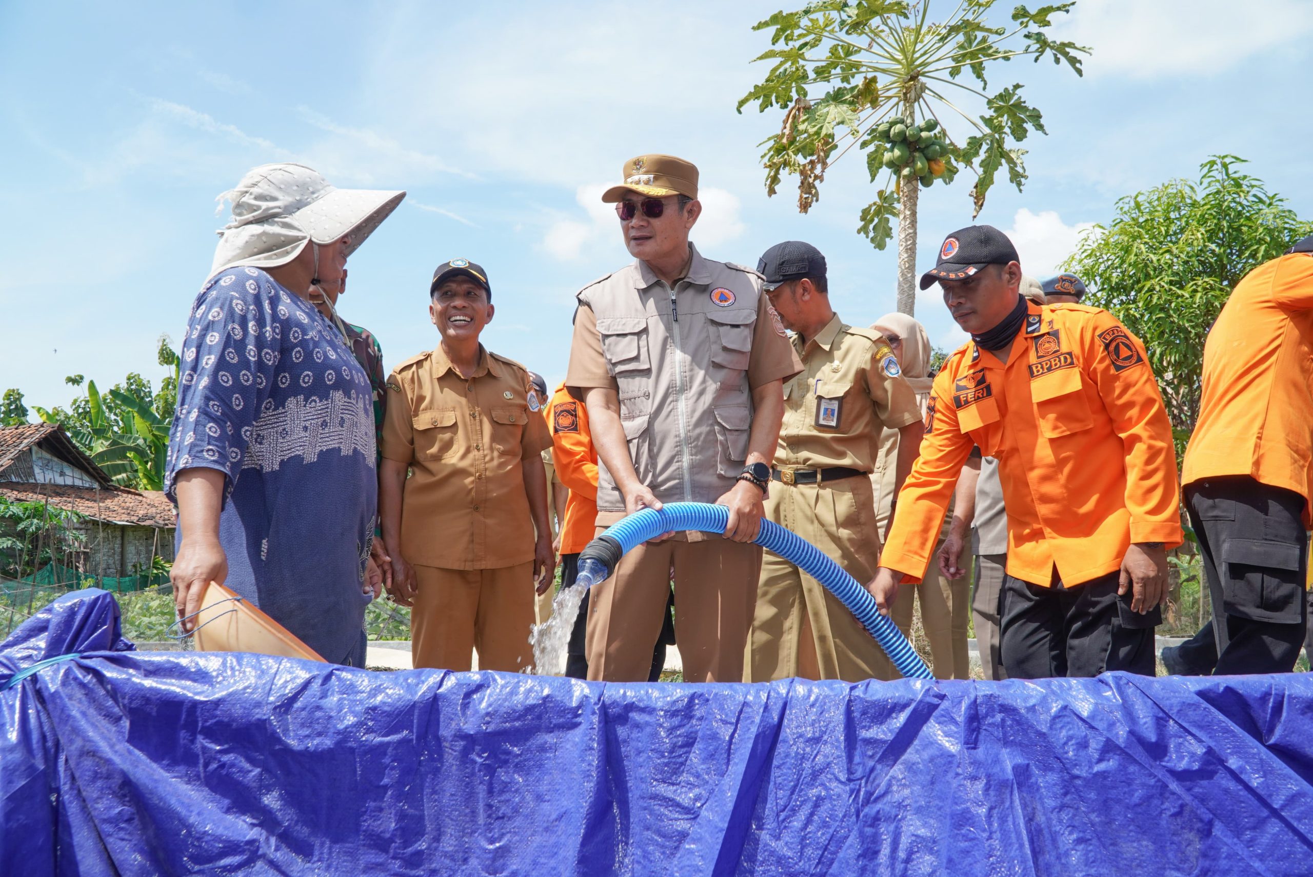 Bupati Lamongan Salurkan 25 Ribu Liter Air Bersih untuk Warga Terdampak Kekeringan, Siapkan Solusi Jangka Panjang
