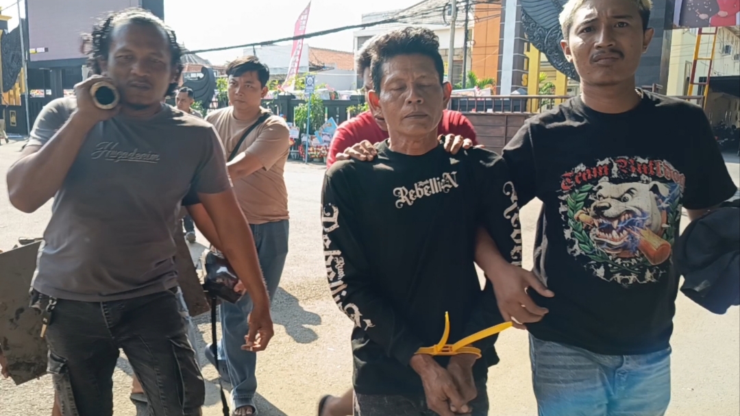 Penjaga Malam Diduga Curi Brankas Sekolah Berisi Rp135 Juta, Polisi Ungkap Kasus dalam Kurang dari 24 JamPenjaga Malam Diduga Curi Brankas Sekolah Berisi Rp135 Juta, Polisi Ungkap Kasus dalam Kurang dari 24 Jam