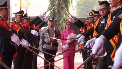 Polres Lamongan Gelar Welcome and Farewell Parade, Sambut Kapolres Baru AKBP Adhytiawarman Gautama