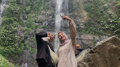 Libur Sekolah Jadi Berkah, Air Terjun Tretes Jombang Diserbu hingga 300 Wisatawan per Hari, Turis China dan Australia Ikut Berdatangan