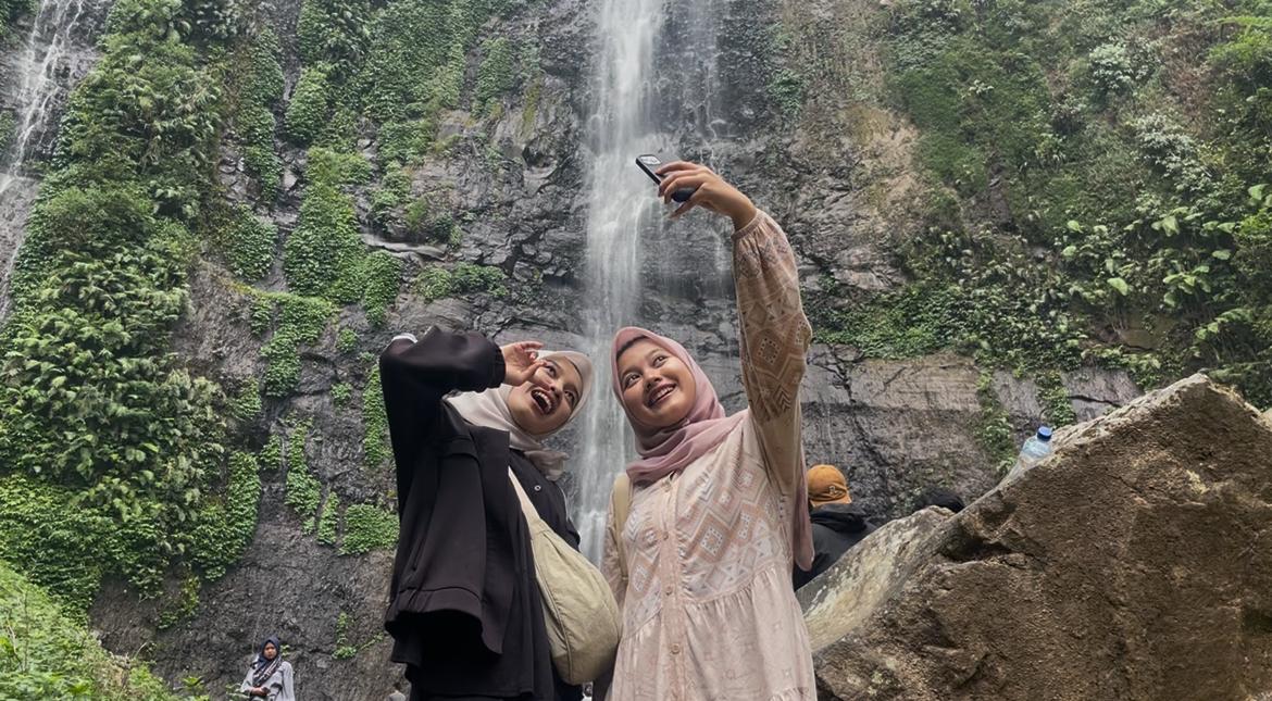 Libur Sekolah Jadi Berkah, Air Terjun Tretes Jombang Diserbu hingga 300 Wisatawan per Hari, Turis China dan Australia Ikut Berdatangan