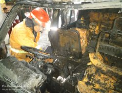 Mobil Suzuki Carry Terbakar Saat Dipanaskan di Mojoagung, Diduga Akibat Korsleting Baterai
