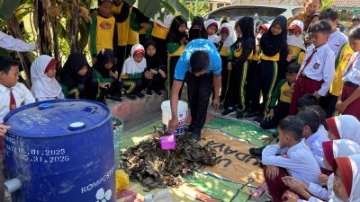 CJI Goes to School Hadir di SDN Losari, 120 Siswa Belajar Mengolah Sampah Organik Menjadi Kompos