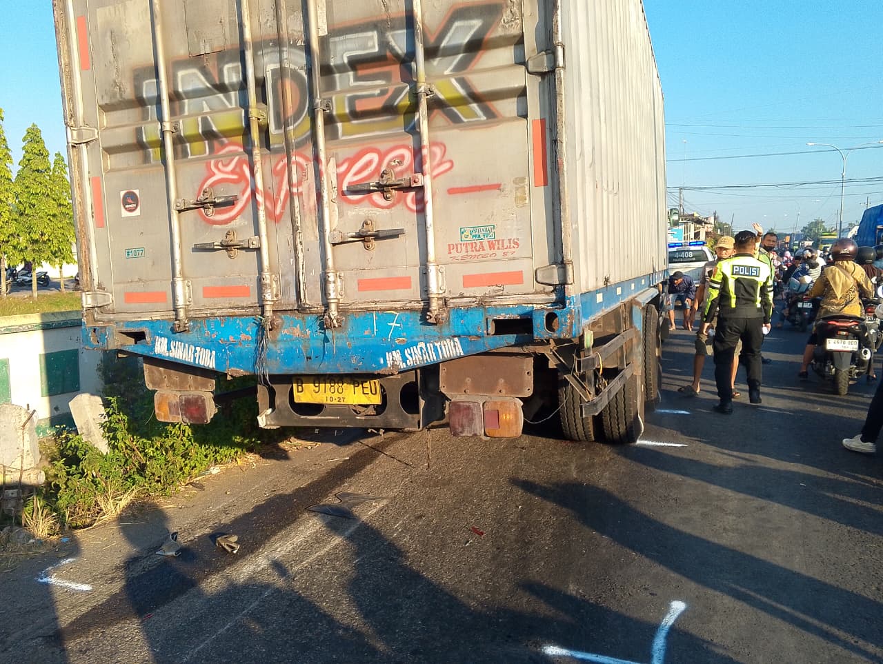 Rem Blong di Jogoroto Jombang, Truk Tabrak Motor dan Pejalan Kaki, Dua Tewas Enam Luka